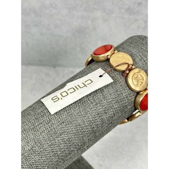 Chicos Bracelet Medallion Red Cream Acrylic Reversible Gold Tone Stretchy NWT - Picture 4 of 7